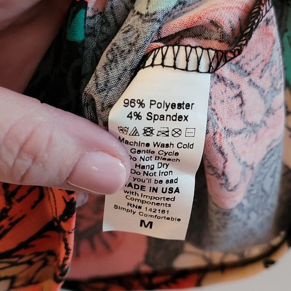 LulaRoe Gigi Tee - Picture 6 of 6